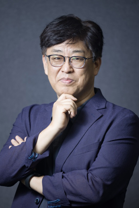 필자 조영신